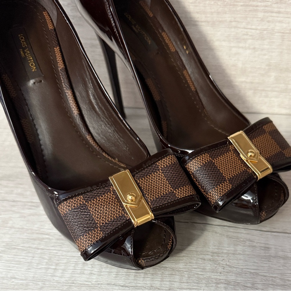 Louis Vuitton Valentine Damier Ebene Brown Patent Leather Peep-Toe Heels 38.5 - Picture 3 of 15